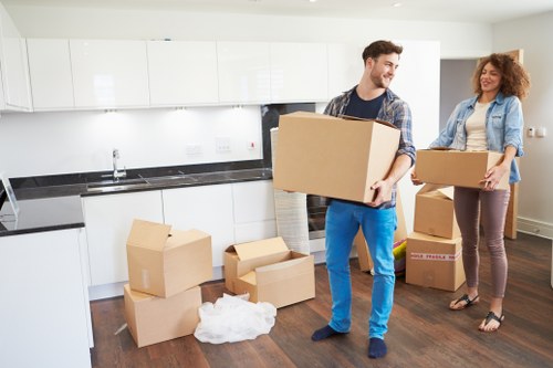 Protective packing materials and boxes in Strand for fragile items